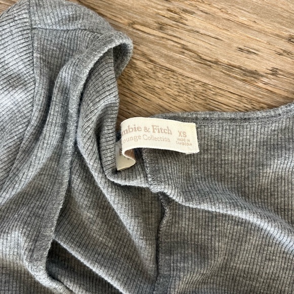 Abercrombie Gray romper - Picture 3 of 3